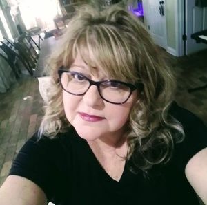 Meet your Posher, Lydia